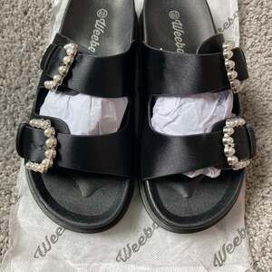 Weeboo Pearl Buckle Slide Sandals 6.5